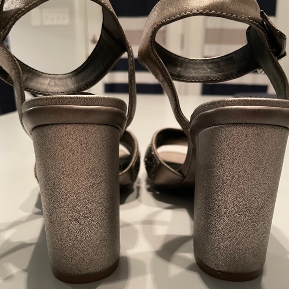 KWOB Kenneth Cole REACTION Crash 3.5 in. jeweled X-band toe strap dress sandal - Picture 6 of 7